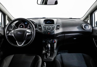 Подержанный автомобиль Ford Fiesta Hatchback 2017 года (10 фото)