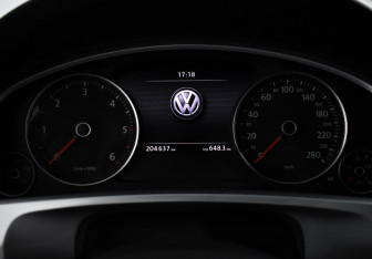 Подержанный автомобиль Volkswagen Touareg 2011 года (17 фото)