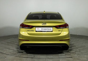 Подержанный автомобиль Hyundai Elantra Sedan 2017 года (6 фото)