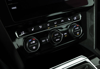 Подержанный автомобиль Volkswagen Passat Sedan 2017 года (16 фото)