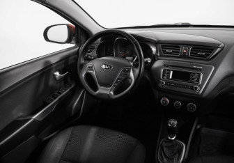Подержанный автомобиль Kia Rio Sedan 2015 года (9 фото)