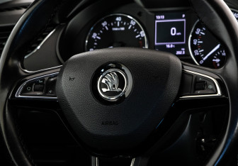 Подержанный автомобиль Skoda Octavia Liftback 2013 года (12 фото)