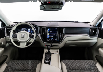 Подержанный автомобиль Volvo XC60 2021 года (10 фото)