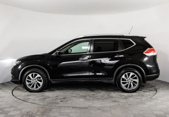 Подержанный автомобиль Nissan X-Trail 2015 года (8 фото)