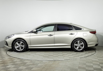 Подержанный автомобиль Hyundai Sonata 2017 года (8 фото)