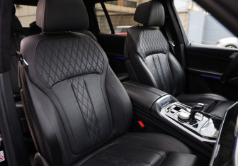 Подержанный автомобиль BMW X7 2019 года (29 фото)