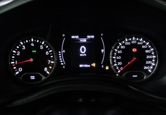 Подержанный автомобиль Jeep Renegade 2018 года (12 фото)