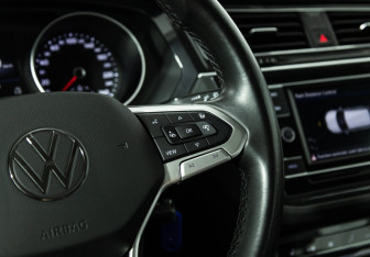 Подержанный автомобиль Volkswagen Tiguan 2021 года (19 фото)