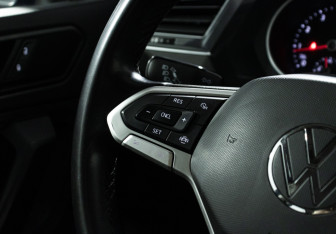 Подержанный автомобиль Volkswagen Tiguan 2021 года (19 фото)