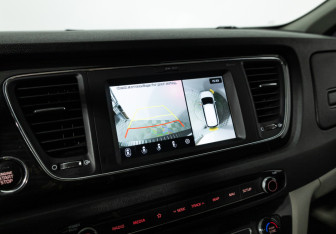 Подержанный автомобиль Kia Carnival 2019 года (17 фото)