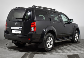 Подержанный автомобиль Nissan Pathfinder 2007 года (9 фото)