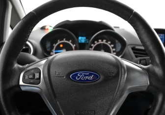 Подержанный автомобиль Ford Fiesta Hatchback 2016 года (16 фото)