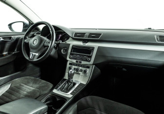 Подержанный автомобиль Volkswagen Passat Sedan 2012 года (9 фото)