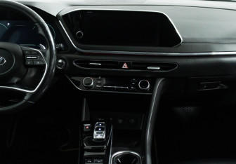 Подержанный автомобиль Hyundai Sonata 2019 года (14 фото)