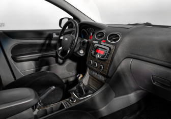 Подержанный автомобиль Ford Focus Sedan 2008 года (13 фото)