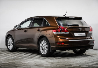 Подержанный автомобиль Toyota Venza 2014 года (7 фото)