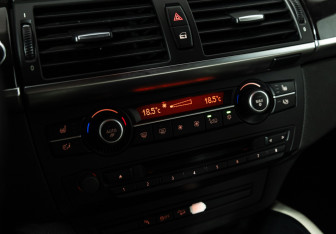 Подержанный автомобиль BMW X6 2013 года (19 фото)