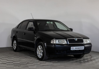 Подержанный автомобиль Skoda Octavia Liftback 2003 года (3 фото)