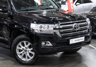 Подержанный автомобиль Toyota Land Cruiser Suv 2018 года (5 фото)