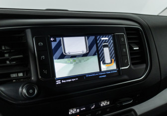 Подержанный автомобиль Peugeot Traveller 2018 года (21 фото)