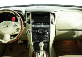 Подержанный автомобиль Infiniti FX 2010 года (14 фото)