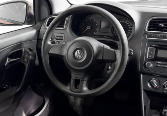 Подержанный автомобиль Volkswagen Polo Sedan 2011 года (15 фото)