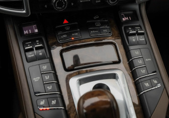 Подержанный автомобиль Porsche Cayenne 2014 года (23 фото)