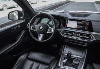Подержанный автомобиль BMW X5 2019 года (12 фото)
