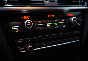 Подержанный автомобиль BMW X4 2015 года (18 фото)