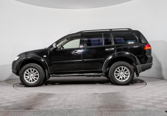 Подержанный автомобиль Mitsubishi Pajero Sport 2012 года (8 фото)
