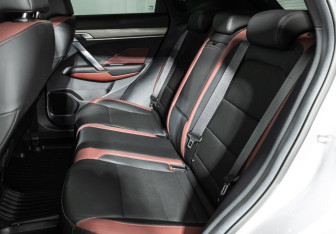 Подержанный автомобиль Geely Coolray 2023 года (10 фото)