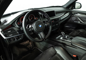 Подержанный автомобиль BMW X5 2017 года (11 фото)