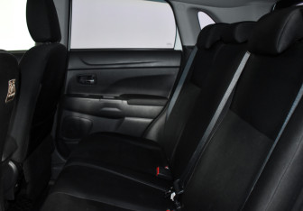 Подержанный автомобиль Mitsubishi ASX 2013 года (12 фото)