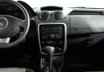 Подержанный автомобиль Renault Duster 2013 года (14 фото)