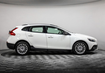 Подержанный автомобиль Volvo V40 Cross Country 2014 года (4 фото)