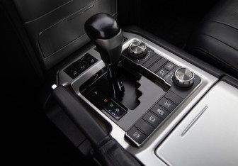 Подержанный автомобиль Toyota Land Cruiser Suv 2016 года (14 фото)
