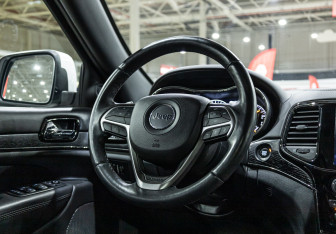 Подержанный автомобиль Jeep Grand Cherokee 2019 года (14 фото)