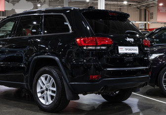 Подержанный автомобиль Jeep Grand Cherokee 2019 года (9 фото)