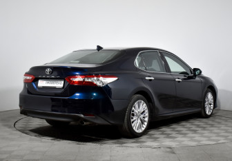 Подержанный автомобиль Toyota Camry Sedan 2020 года (5 фото)