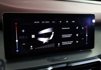 Подержанный автомобиль Geely Coolray 2020 года (20 фото)