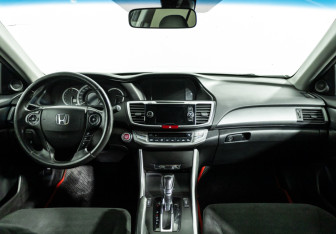 Подержанный автомобиль Honda Accord Sedan 2013 года (13 фото)