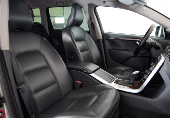 Подержанный автомобиль Volvo XC70 2012 года (11 фото)