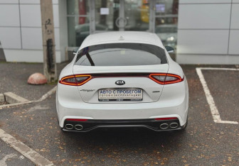Подержанный автомобиль Kia Stinger 2018 года (5 фото)