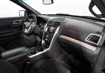 Подержанный автомобиль Ford Explorer 2013 года (15 фото)