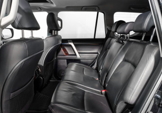 Подержанный автомобиль Toyota Land Cruiser Prado 2015 года (13 фото)