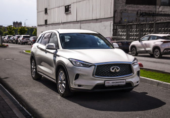Подержанный автомобиль Infiniti QX50 2018 года (5 фото)