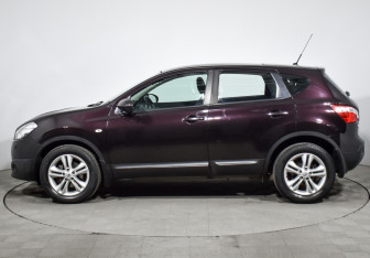 Подержанный автомобиль Nissan Qashqai 2012 года (8 фото)