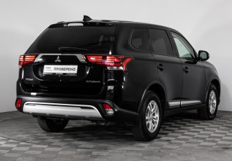 Подержанный автомобиль Mitsubishi Outlander 2018 года (5 фото)