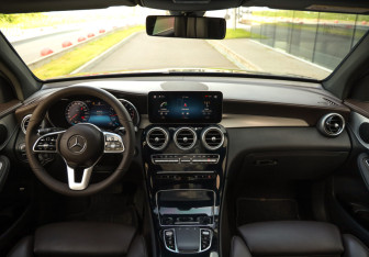 Подержанный автомобиль Mercedes-Benz GLC Coupe 2022 года (11 фото)