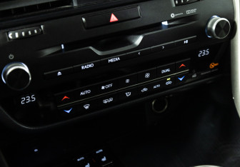 Подержанный автомобиль Lexus RX 2018 года (21 фото)